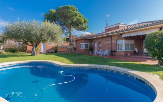 Casa en venta en L'Ametlla del Vallès 1975-330