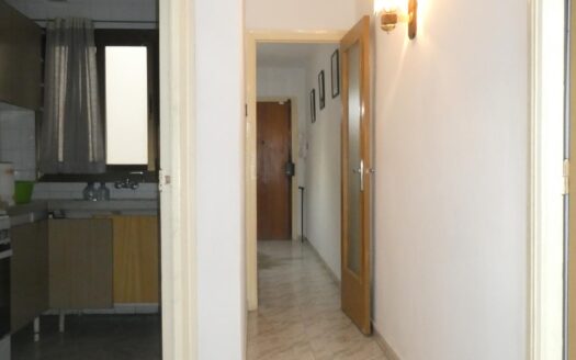 No es grande, pero te lo da todo, piso en la zona de los colegios nuevos de Mollet