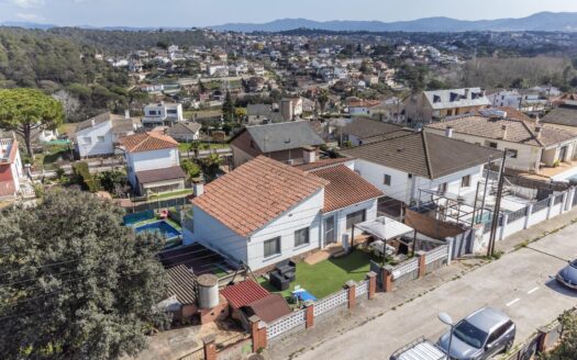 Casa recien reformada para grandes familias con dos viviendas independientes