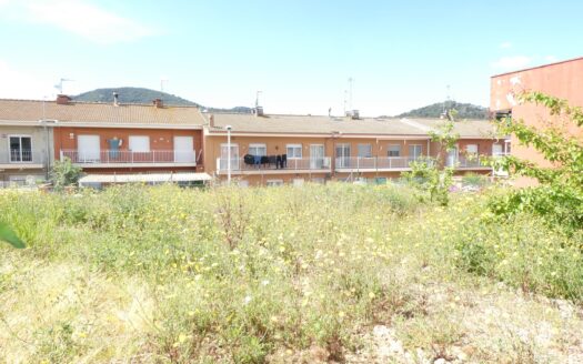 Deja de mirar casas que no te llenan… y crea la tuya desde cero en este solar