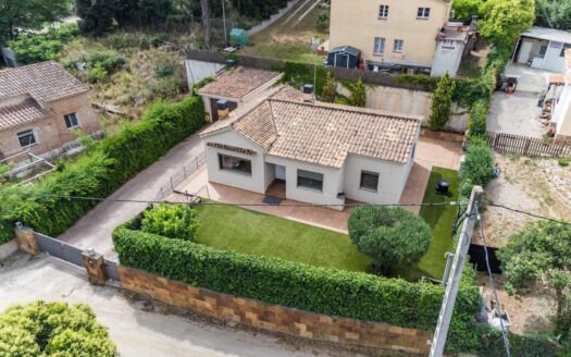 Casa en venta totalmente reformada con parcela plana de 490m² ¡Lista para entrar a vivir!