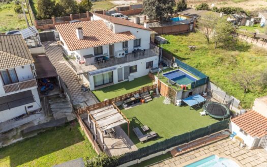 Casa recien reformada para grandes familias con dos viviendas independientes