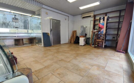 Local comercial con cámara frigorífica en venta