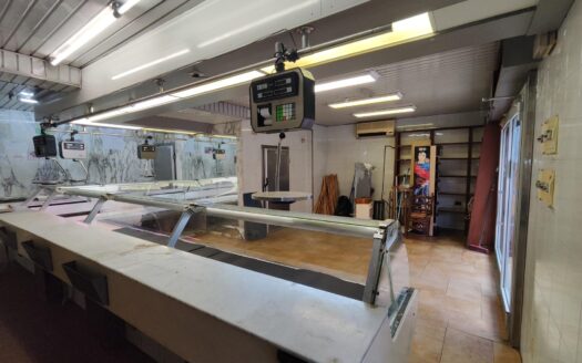 Local comercial con cámara frigorífica en venta