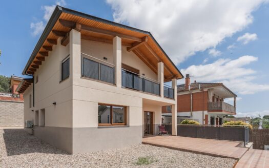 Estrena espacio, luz y comodidad en esta casa de obra nueva
