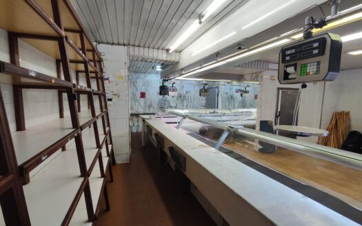 Local comercial con cámara frigorífica en venta
