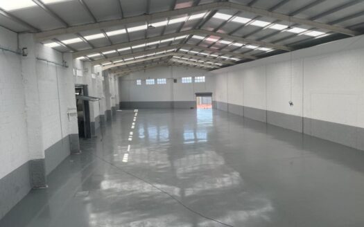 Nave industrial con salida a dos calles