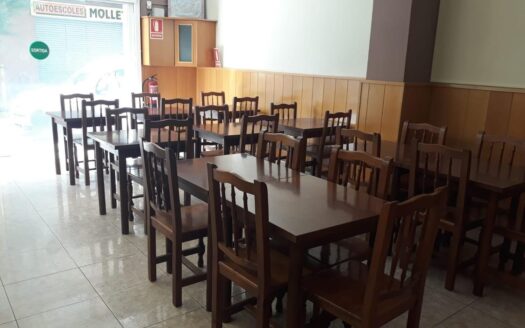 Amplio local Bar-Restaurante en venta en pleno centro de Montmeló.