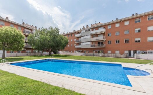 Tu nuevo hogar en Canovelles: completo, con Parking, trastero y piscina