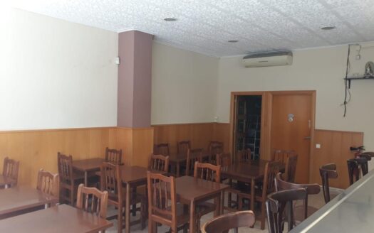 Amplio local Bar-Restaurante en venta en pleno centro de Montmeló.