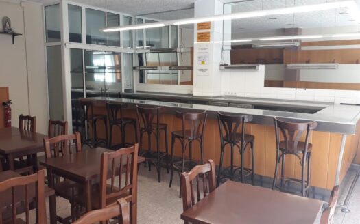 Amplio local Bar-Restaurante en venta en pleno centro de Montmeló.