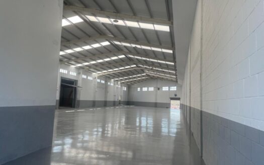 Nave industrial con salida a dos calles