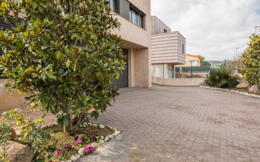 ESPECTACULAR CASA + TERRENO RÚSTICO DE 19.400M²