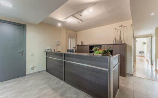 Amplio, bien ubicado y con alma: el piso que estabas esperando.