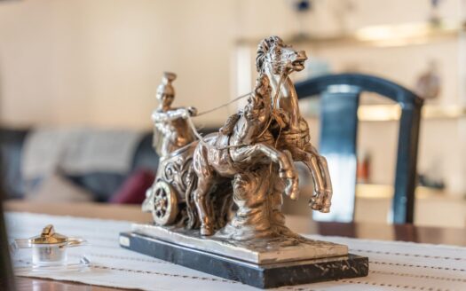 Casa adosada de 5 habitaciones con terrazas, patio y garaje en buena zona de Mollet