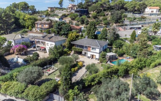 “Del fuego de la chimenea al calor de la barbacoa: tu casa completa”