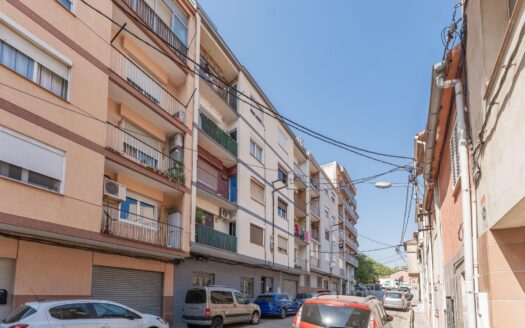 Piso en el Calderí, con balcón y sin sorpresas.