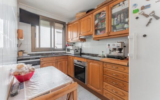 Piso en el Calderí, con balcón y sin sorpresas.