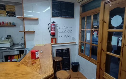 Oportunidad Única: Local Céntrico y Equipado para Bar, Listo para Trabajar