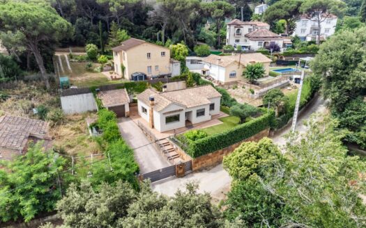 Casa en venta totalmente reformada con parcela plana de 490m² ¡Lista para entrar a vivir!