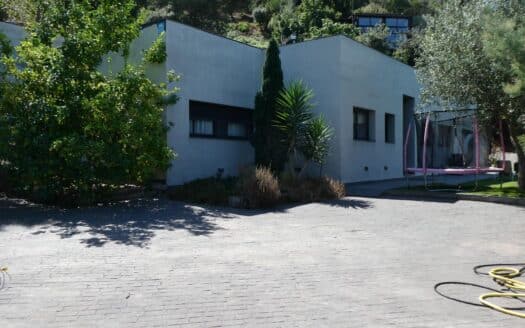 Casa en una sola planta con dos viviendas independientes