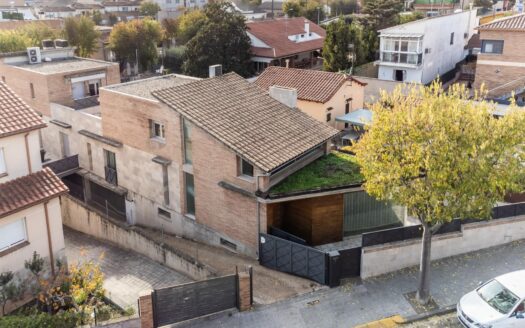 Casa a 3 vientos en venta en pleno centro de Parets del Vallés
