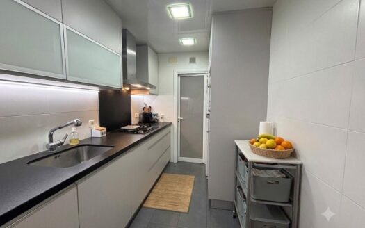 Piso de 60m² con 3 hab. en venta en Santa Coloma de Gramanet, Fondo